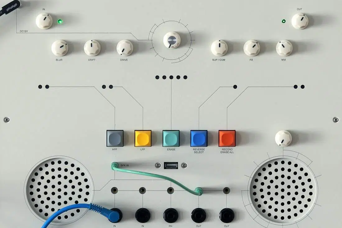 A cover of "analogue" cluster. The owner is dream. The cluster consists of 13 elements.