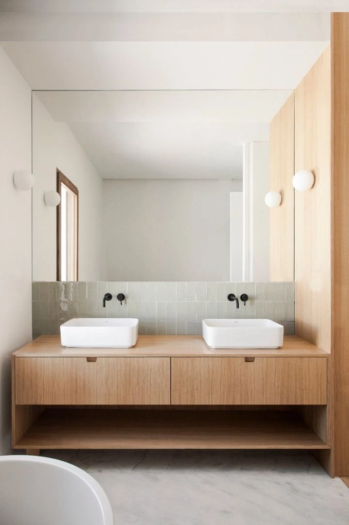 A cover of "Spaces: Bathroom" cluster. The owner is gabriele. The cluster consists of 21 elements.